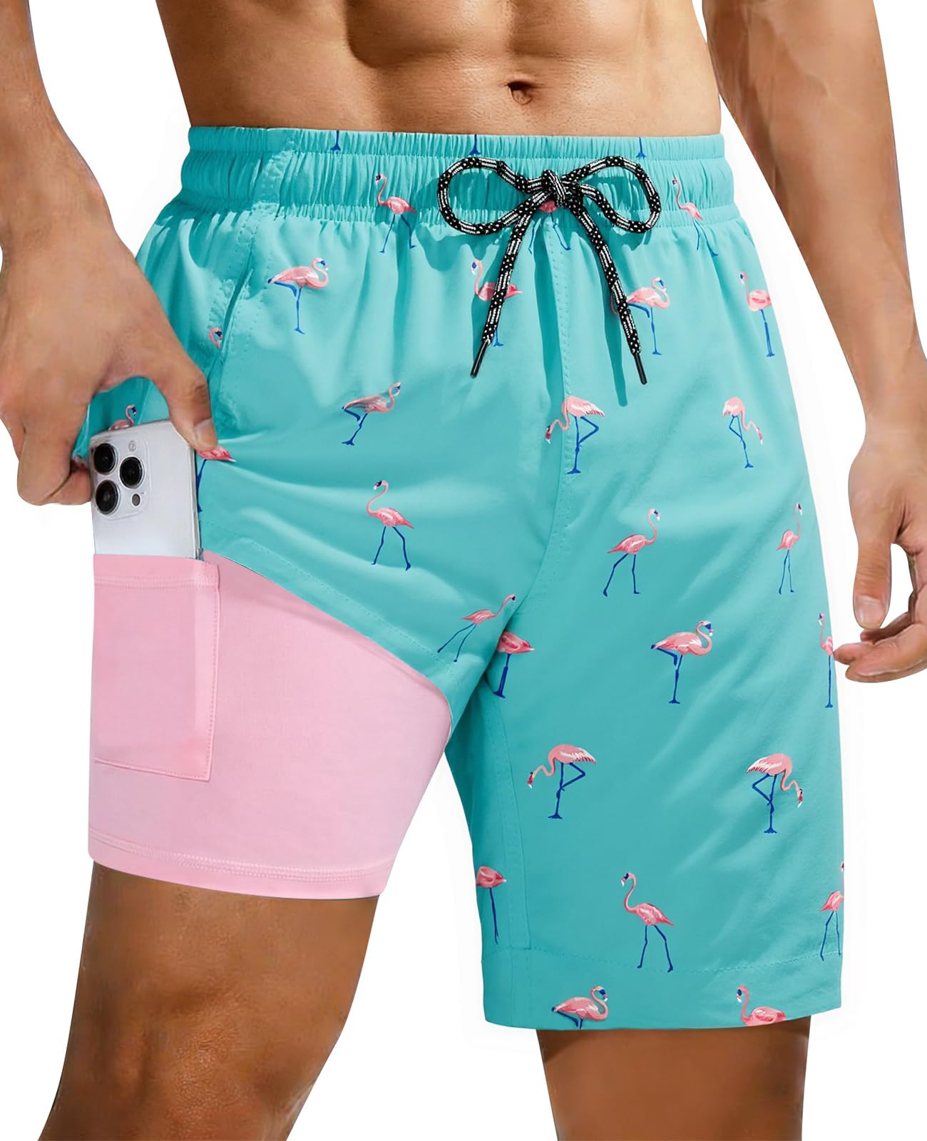 Blaue Herren-Badeshorts mit Flamingomuster und farbenfrohem Urlaubsdesign