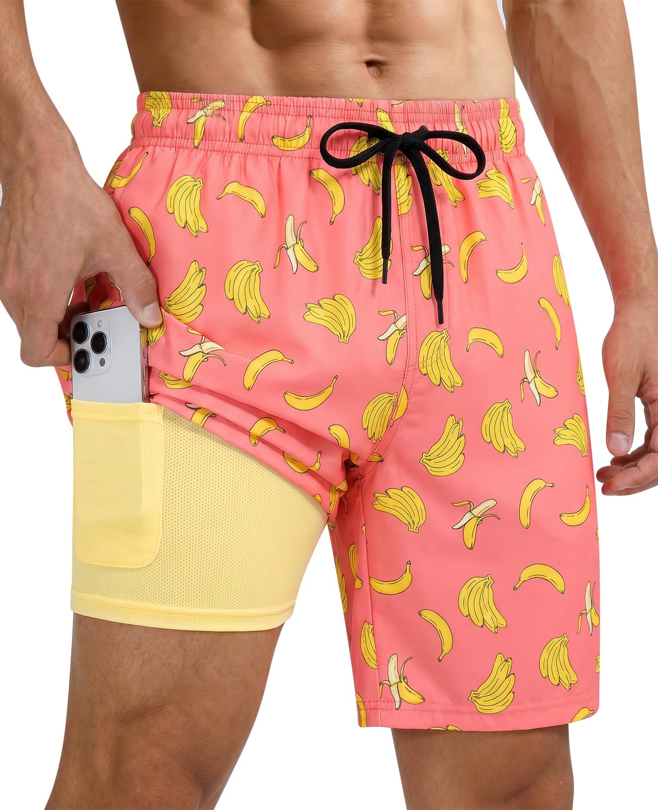 Orangefarbene Herren-Badehose mit Bananen-Print im lustigen tropischen Urlaubsstil